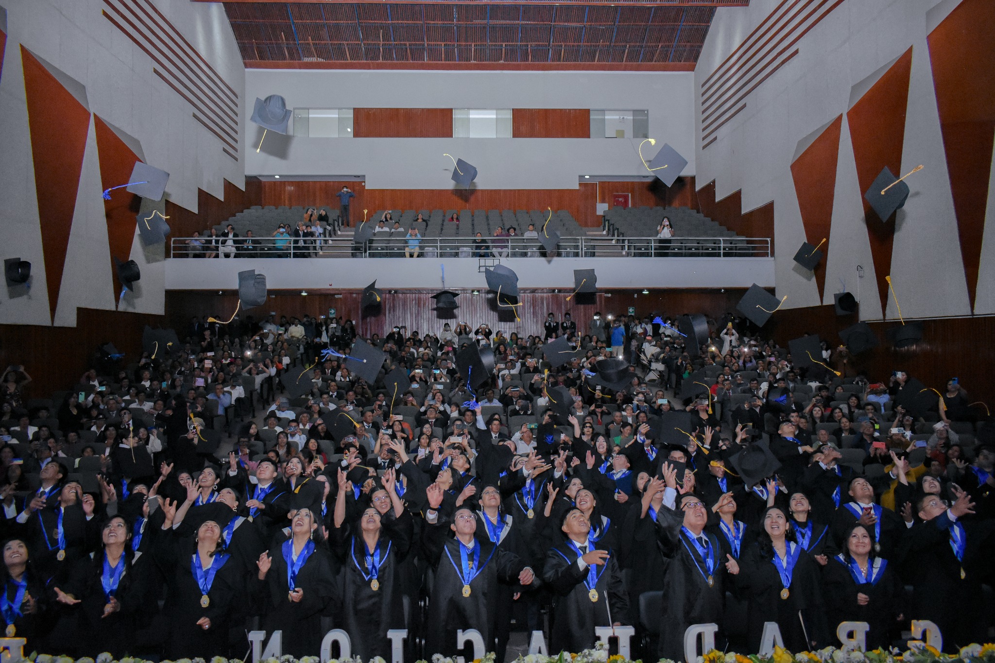  														CEREMONIA DE COLACION DE TITULOS PROFESIONALES Y GRADOS ACADEMICOS DE MAESTRO Y DOCTOR
														